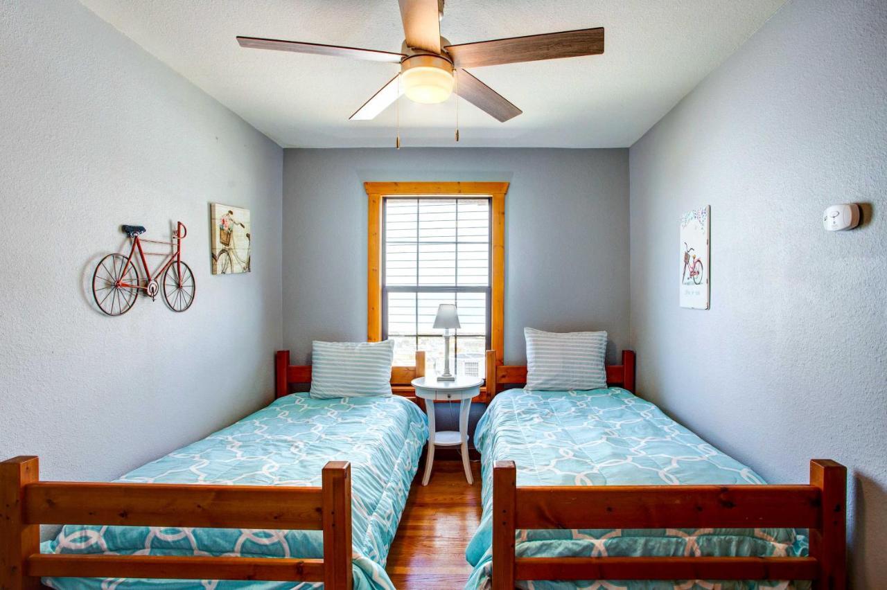 Cedar Creek Lakefront Vacation Rental With Pool Gun Barrel City المظهر الخارجي الصورة