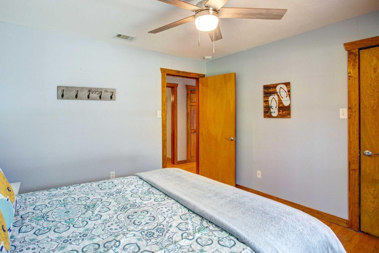 Cedar Creek Lakefront Vacation Rental With Pool Gun Barrel City المظهر الخارجي الصورة