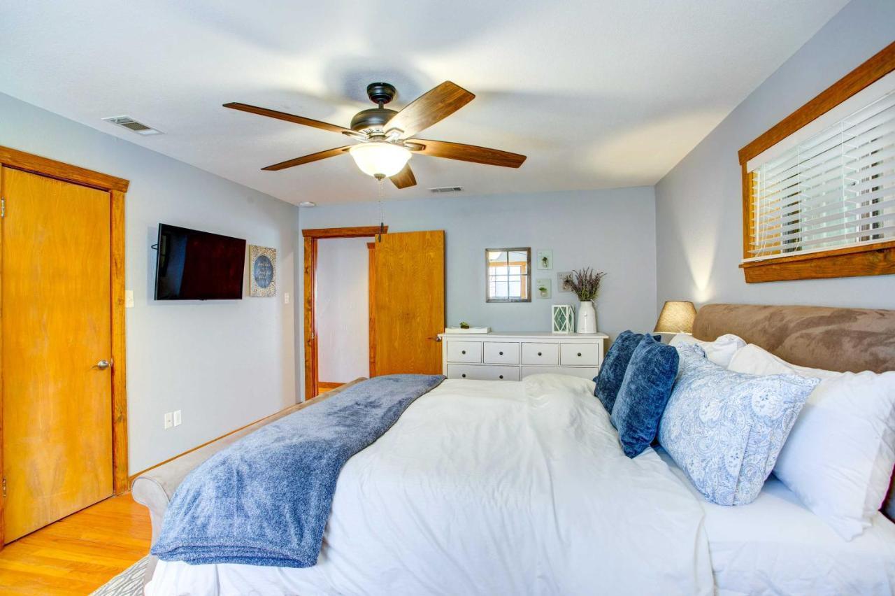 Cedar Creek Lakefront Vacation Rental With Pool Gun Barrel City المظهر الخارجي الصورة