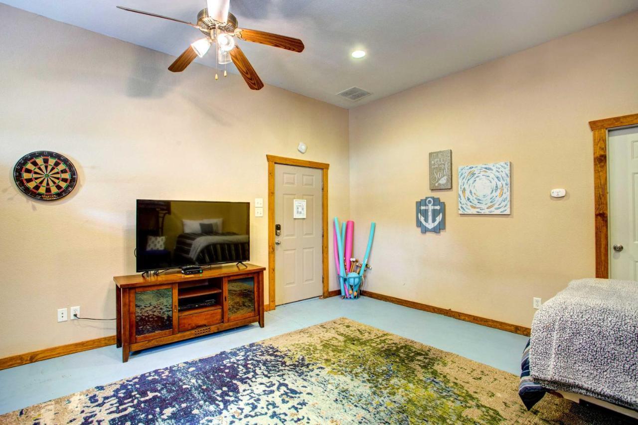 Cedar Creek Lakefront Vacation Rental With Pool Gun Barrel City المظهر الخارجي الصورة