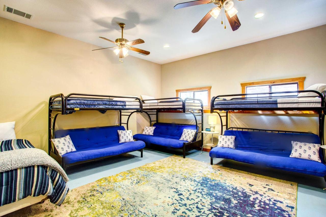 Cedar Creek Lakefront Vacation Rental With Pool Gun Barrel City المظهر الخارجي الصورة